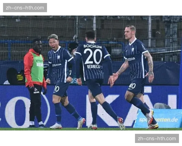 半场战报:科隆1-0领先波鸿,前锋第40分钟铲射破门 半场战报:科隆1-0领先波鸿,前锋第40分钟铲射破门